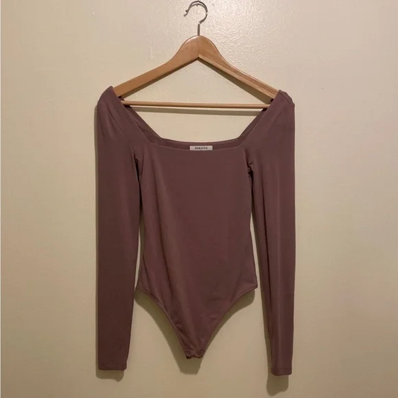 Aritzia Contour Bodysuit - Picture 3 of 4